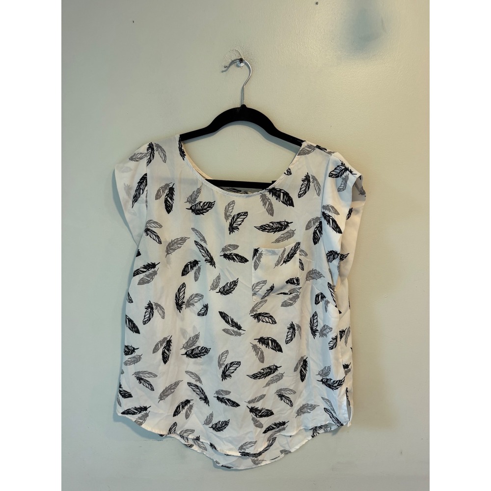 Ups & Downs Women XL White Black Feather Print Short Sleeve Keyhole Blouse Top